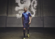 PG世界杯2026-街道狂飙与球场逆转，速度与意志的双重奏