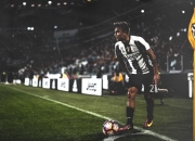 PG电子娱乐-双城记，佛罗伦萨横扫贝蒂斯之夜，本泽马在F1赛道接管比赛