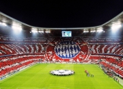 PG电子线上登入-赛道上的传奇对决，阿斯顿马丁鏖战雷诺，汉密尔顿点燃赛场